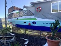Extraordinary Boat House - Bed and Breakfast