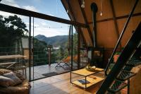 Chalé Triangular com Varanda e Vista para Cachoeiras - B&B Quilombo
