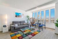 One-Bedroom Apartment with Mountain View 28th floor