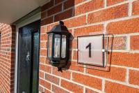Roomy 4-Bed Retreat for 8, Free Parking Included - Chambres d’hôtes