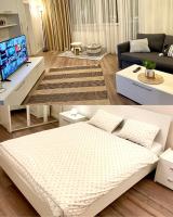 MoonLight Charming Shelter - spacious, 180º Balcony View - B&B Oradea