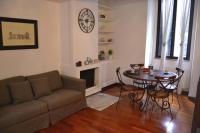 Superior Studio with Alley View - Split Level