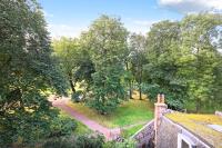 Edinburgh Holyrood Park Views Apartment - B&B