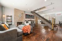 HostWise Stays - The "Row" House - Beautiful Space, Two King Beds - Bed and Breakfast Pittsburgh