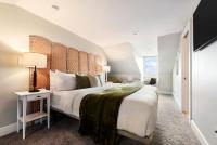 The Alpine - Family Friendly, Great Area, Artist Abode - Bed and Breakfast