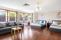 Quadruple Room w Ensuite in Gordon near Train & Bus - B&B Pymble