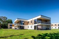 Hangar 19 Superior Apartment mit Terrasse und Garten H7W1 - Chambres d’hôtes Schwerin