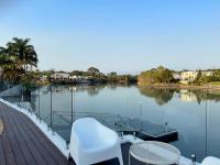 Spacious waterfront home with pontoon, pool, BBQ - B&B