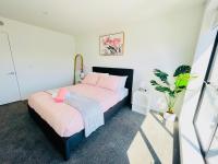 Walking Distance to Riverside Market & Hospital - B&B