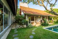 Jungle Amaranth Villa Canggu - Exclusive 3BR Retreat with Pool, Modern Amenities and Top Location - Chambres d'hôtes Canggu