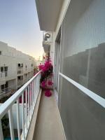 St Julians Apt with Pool - B&B