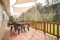 B&B Sevierville - Sevierville Home with Hot Tub about 4 Mi to Dollywood! - Bed and Breakfast Sevierville