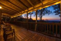 B&B Sevierville - King Beds, VIEWS, Fire Pit, Spa, No Fees, New, Private, Games - Bed and Breakfast Sevierville