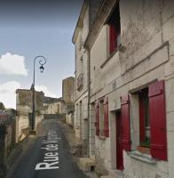 La Maison du Donjon - Gites de 8 personnes, parking privé avec jardin terrasse - B&B