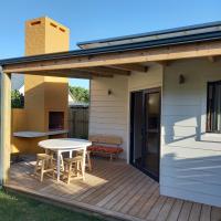 Brand new cottage, walk to beach - inverter, wi-fi, DSTV - B&B Cape St Francis