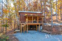 Cozy Cabin Retreat w/ Hot Tub & Nature Views - B&B Trenton