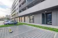 SKY Home- Rose Apartament -Manufaktura, Bezpłatny Parking, Klima, Dostęp na KOD - Chambres d'hôtes Łódź