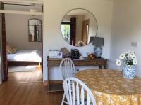 Garden Retreat - City Central Quiet Garden Apartment with Free Parking - Chambres d'hôtes Inverness