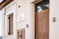 Komody Apartments - B&B Delfos