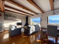Apartment with Mountain View