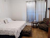 Dreibettzimmer mit Gemeinschaftsbad