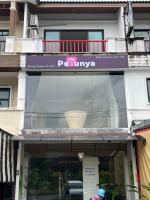 Petunya Phuket Guest House - Bed and Breakfast