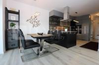 B&B Bratislava - Einpark Fabulous Apartment with Private parking - Bed and Breakfast Bratislava