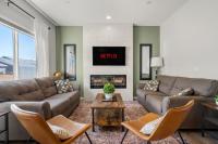 Top Rated Luxury House with Central AC, Double Garage Parking, 2 Kitchens, 5 Bedrooms & More! - B&B Balzac