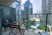 Simply Comfort Suites - One plus Den Apartment with Scotiabank Arena View