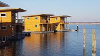 FLOATING HOUSES - "schwimmende Ferienhäuser" - Kröslin Haus 1 - Chambres d’hôtes Kröslin