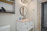 Cozy home with fenced yard in Midwest City - Chambres d’hôtes Midwest City
