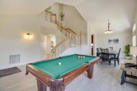 4 Mi to Downtown Reno: Family Retreat w/ Fireplace - Ferienwohnung Reno