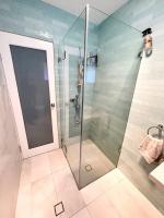 One bedroom apartment and CARPORT close to beaches, airport,CBD - Chambres d'hôtes Sydney