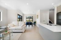 Relaxing Two-Level Retreat in Austral, NSW - B&B Austral