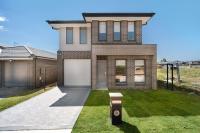 Relaxing Two-Level Retreat in Austral, NSW - Chambres d’hôtes
