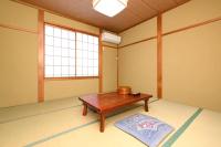 Basic Triple Room with Shared Bathroom