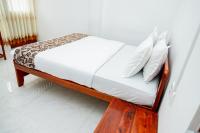 Deluxe Double Room with Balcony & Ella Rock View