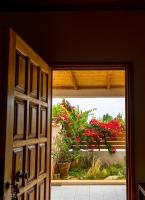 Peach Pine House - Escape Near City, Beach and Athens Airport - Chambres d'hôtes Artémida