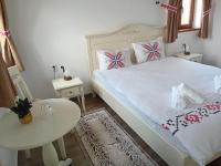 Camera Matrimoniale con Vista Montagna