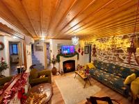 Renovated Old Manor House With Yard - B&B Arnaia