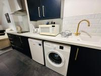 1 Luxe Exec Bedroom Apt Derby - Bed and Breakfast Derby