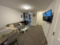 B&B Calgary - Brand New One Bedroom Suite - Bed and Breakfast Calgary