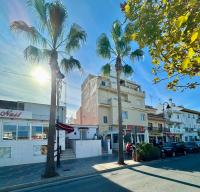 CASA EN PLENO CENTRO DE LA CALA DE MIJAS by Holidays2Rent - B&B