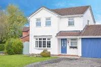 Huntsfield House- Stunning Modern 4 Bedroom House Suitable for Work and Leisure Stays - Chambres d'hôtes Bamber Bridge