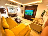 B&B Lahore - Sky Vista Apartments in Gold Crest Mall, DHA - Skyline Views - Bed and Breakfast Lahore