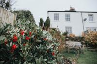 3 bedroom stunning house with garden and amazing sea views - Bed and Breakfast