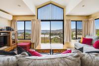 B&B Jindabyne - Dromaius 5 Great Views of The Snowy Mountains - Bed and Breakfast Jindabyne