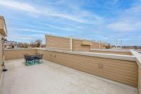 Luxurious Condo with Rooftop and Parking near University City - B&B