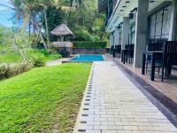 Superior Familienzimmer mit Blick auf die Reisfelder und den Pool