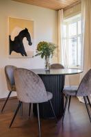 Charming and bright apartment in Ålesund city - Bed and Breakfast